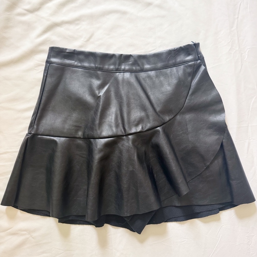 DO+BE Black Faux Leather Mini Skort